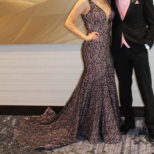 JOVANI SIZE 4 PROM DRESS